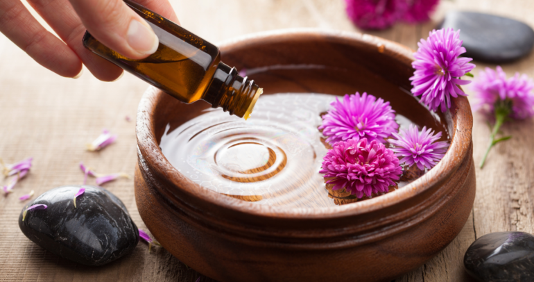 ¿Qué es la Aromaterapia Holística? Usos y beneficios para la salud