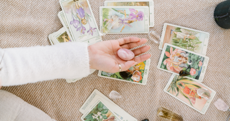 ¿Qué es la Cartomancia? El uso de las cartas para la guía espiritual